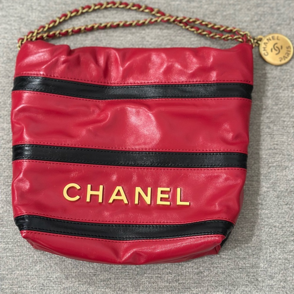 Chanel Red and Black Leather Shoulder Bag - Picture 2 of 6